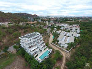 cliffandclouds_topview
