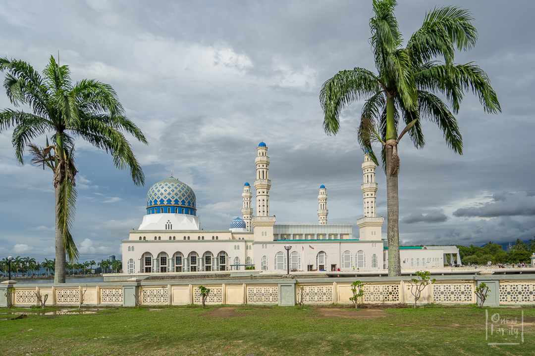 9 Impressions in Sabah ประสบการณ์ประทับใจเราไม่รู้ลืม,พาครอบครัวเที่ยว,one22,family,ซาบาห์,Shangri-La's Tanjung Aru Resort & Spa,Chi The Spa,Rumah Terbalik, จุดชมวิว Signal Hill Observatory Tower,Puh Toh Tze Temple,City Mosque Kota Kinabalu,ล่องแก่ง,Kiulu White Water Rafting,ร้าน D’Place Kinabalu ที่ Plaza Shell,Manukan Island Resort,sunset cruise,