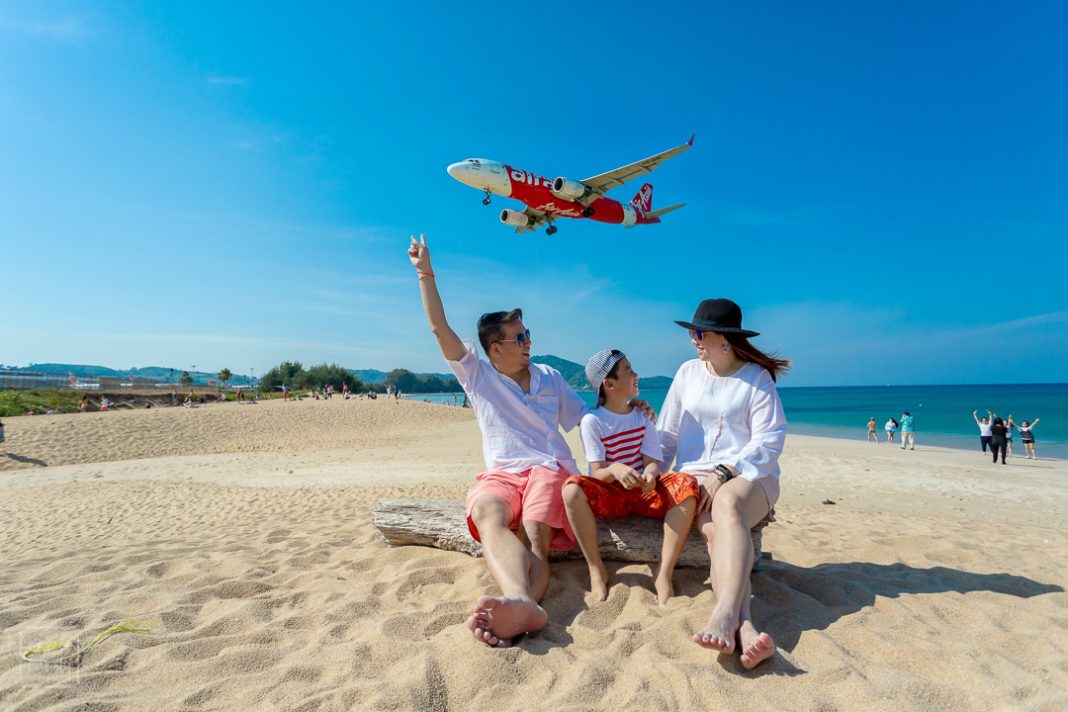 Phuket 7 ที่ซัมเมอร์นี้ห้ามพลาดรับวิตามิน Sea กันนะ,หน้าหาดดูเครื่องบินภูเก็ต