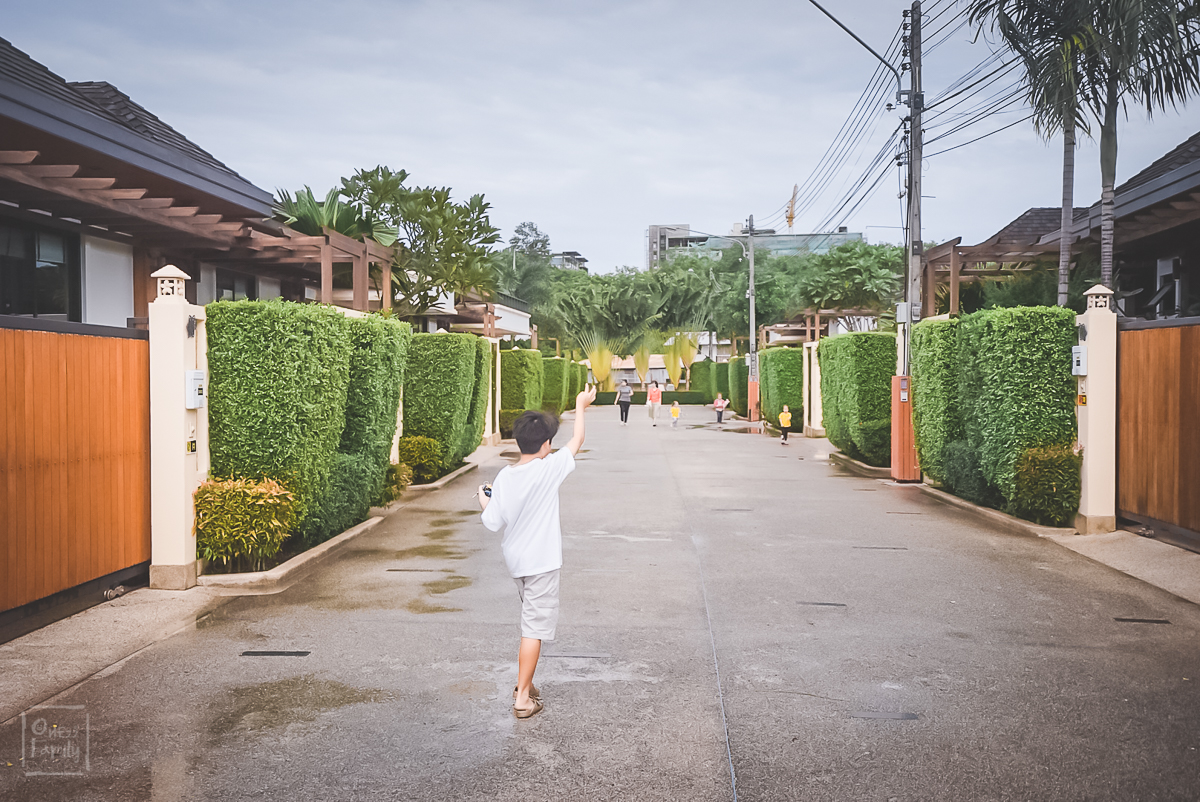 รีวิวสวนน้ำรีสอร์ทเพื่อความบันเทิงในครอบครัวRawai VIP Villa Phuket,หาดราไวย์,ที่เที่ยว,อยากรู้จักโลกกว้าง,one22family,สวนน้ำ,สวนสนุก,ของกินอร่อย,บ่อบอล,รีสอร์ทหาดราไวย์